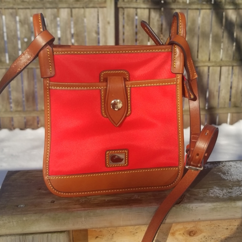 Dooney and Bourke wayfarer letter carrier in RED